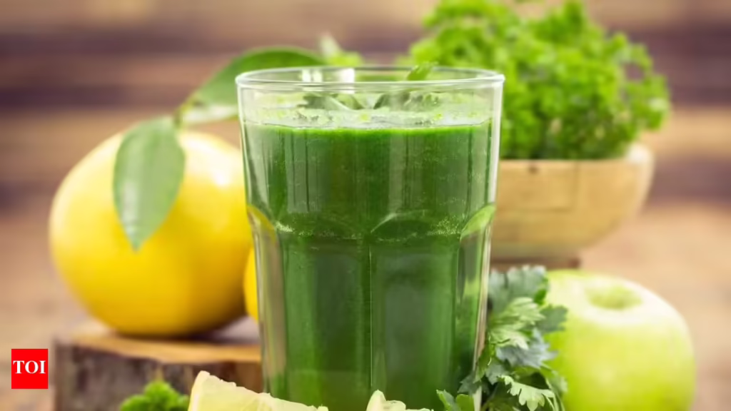 Sugar-Free Energy Foods – green smoothie with spinach and chia seeds